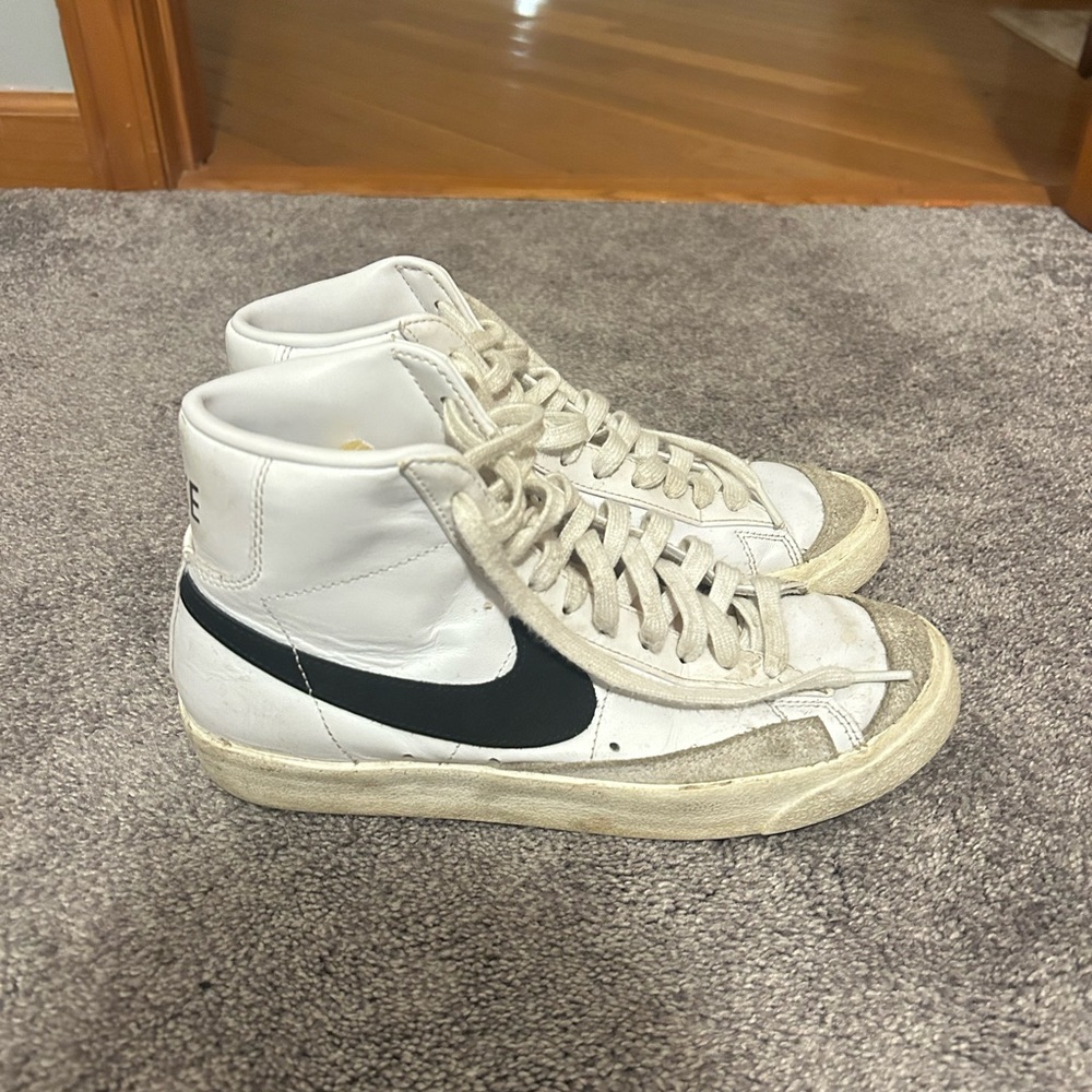 Nike Womens Blazer Mid 77 - Size 8